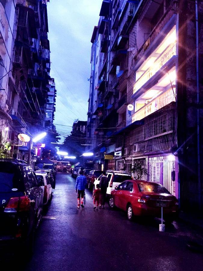 Htinn Yue Tann Hostel Yangon Exterior foto